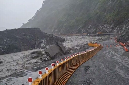 蘭陽大橋暫不封閉 南橫明霸克露橋河床便道流失百米