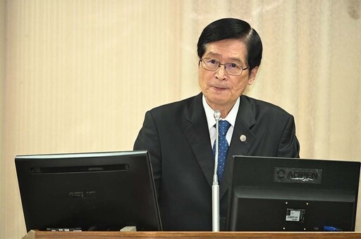 海軍前艦長媚中言論惹議 嚴德發表態挺綠營立委修「呂禮詩條款」