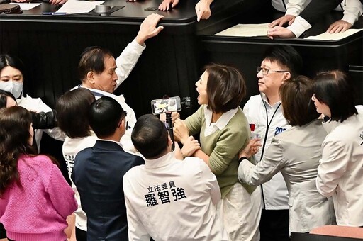 藍委鄭天財脫口「戒嚴是為了保護台灣」 綠委怒了：向台灣人道歉