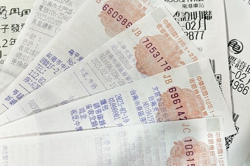 花55元買熱狗和一串小貢丸拿千萬 1、2月發票中獎號碼一次看