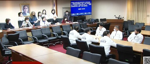 立院審選罷法再爆衝突 國民黨團堵住門口「1分鐘出委、3分鐘散會」