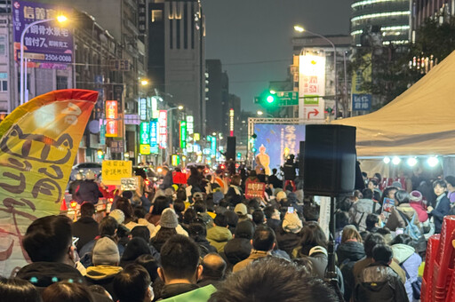 冬季青鳥集結！國民黨中央黨部前抗議 藍營狂播〈囚鳥〉反擊