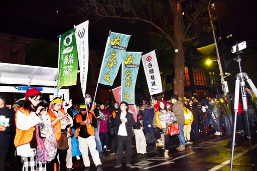 藍硬推《選罷法》引怒火 破萬青鳥站出來高喊「傅崐萁下台」