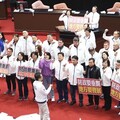 抓包立院暫緩公告選罷法、財劃法 柯建銘嗆違憲：將發動罷免韓國瑜