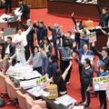 力阻立院爭議三法 柯建銘提「公投解散國會」稱：全面改選最快