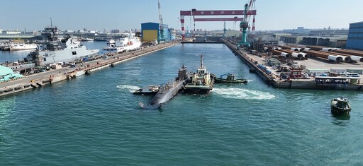 潛艦「海鯤號」出塢移往碼頭進行後續測試 4月將按計劃海測