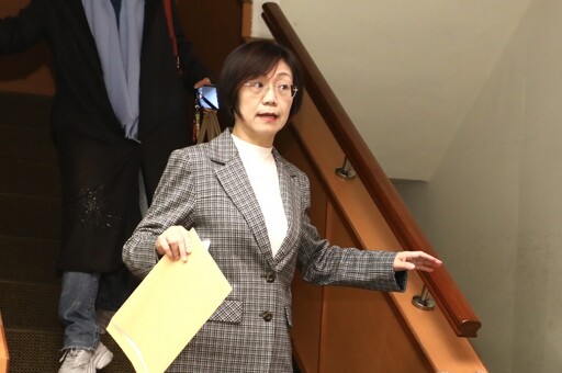 曹興誠指未承諾「個人」捐款1500萬 翁曉玲再批「有6扯謊劇本」：死不認錯