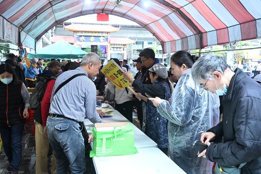 民進黨「人民是頭家」首場政策宣講會 罷團場外擺攤連署人氣飆高