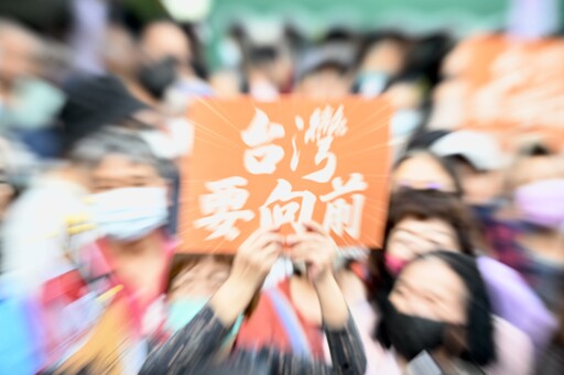 民進黨「人民是頭家」首場政策宣講會 罷團場外擺攤連署人氣飆高