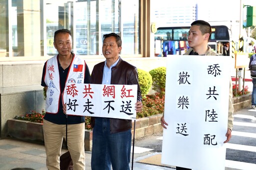 亞亞泣訴「含冤離去」淚別孩子 堅稱離台並非做錯事將清清白白回來