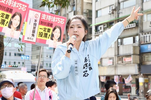 徐巧芯街頭演講遭比中指 曹興誠:惡有惡報