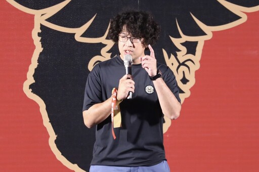 沈伯洋收威脅郵件 不辭立委就讓女兒變「小燈泡」當街斬首