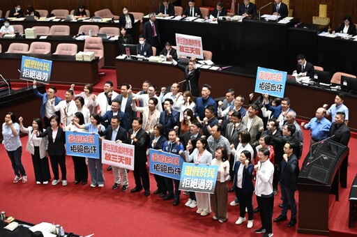國定假日增「4+1天」綠委全反對 藍委譏:選前鞠躬、選後變臉