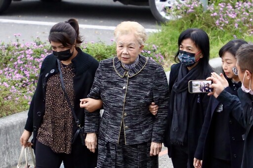 柯媽媽驚傳「痛到用嗎啡」 陳昭姿曝她無法行走:雙腳肌肉明顯萎縮