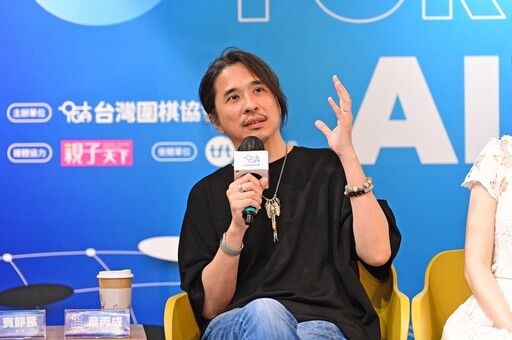 中央男大生犀利「連4問」影片曝光 葉丙成不發一語閃離現場