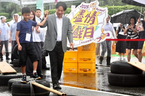 凱道變滑水道!賴清德出席遊戲日活動 與兒童尬水玩到「不濕不歸」