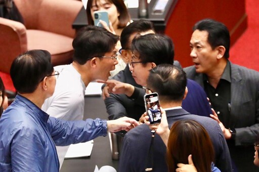 郭國文譏「腳尾飯2.0」遭黃國昌回嗆 黃捷PO現場畫面引熱議