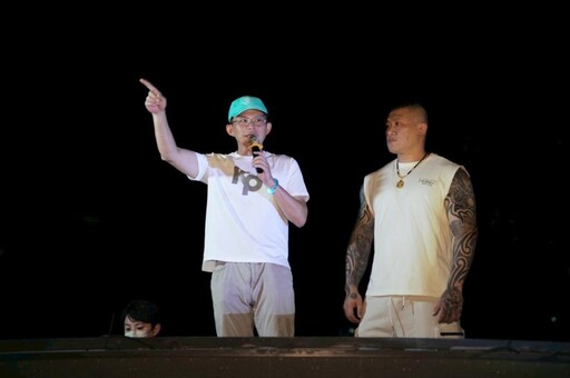 陳佩琪北所前靜坐小草相陪 黃國昌爆氣嗆法務部長:丟人現眼