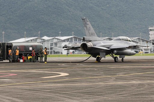 【有片】漢光今執行F-16戰機「熱加油」演訓 不熄火加油快速再升空帥翻