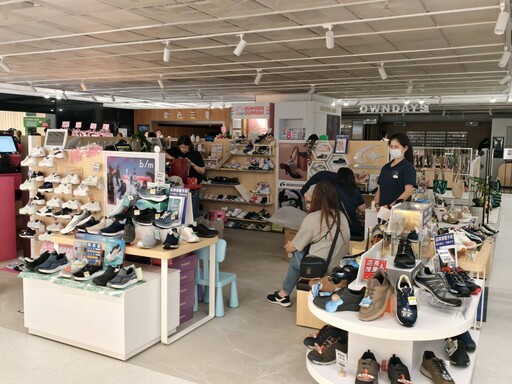 信義區新地標DREAM PLAZA開幕30分鐘停電了! 大批民眾摸黑點餐