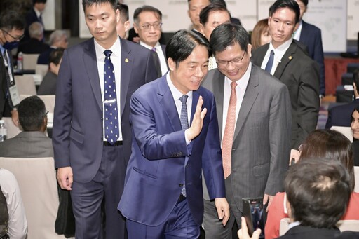 賴清德同框英國前首相強生 預告明年國防預算達GDP3%以上