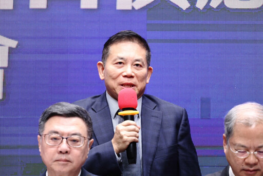 劉鏡清動刀暴瘦「找不到病因」 辭國發會主委內部信曝光