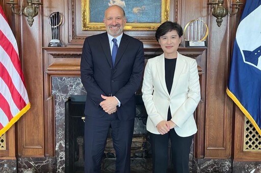 駁吳子嘉稱關稅談判靠視訊 政院出面闢謠首公布鄭麗君與美官員合照