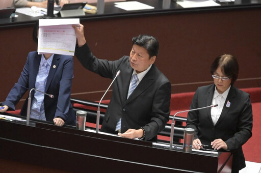 【有片】傅崐萁拍桌怒轟沒政府 卓榮泰回嗆：我們在救命、你在救政治生命
