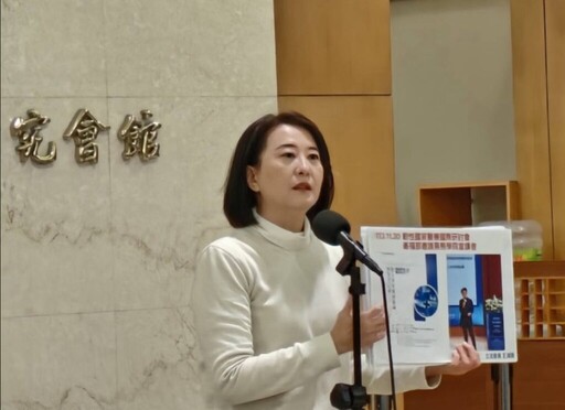 經濟部長郭智輝再陷爭議 公私不分質疑未歇 經濟部強調送禮自費、立委要求公開證據