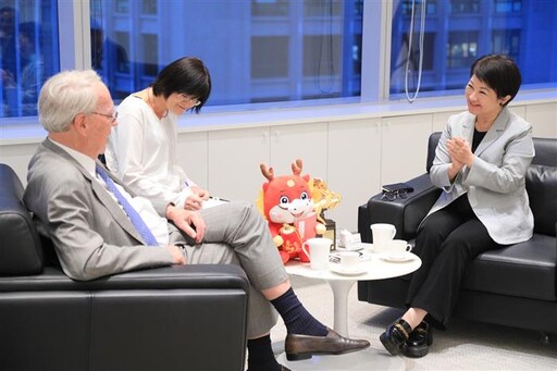 台中市長盧秀燕接見AIT美國在台協會前主席薄瑞光