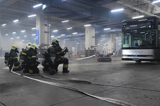 臺北市完成首座地下室型電動公車調度站消防演練