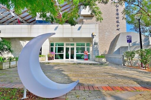 台中 向上國中美術班班展於新光水資中心開幕