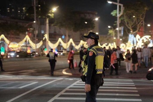 耶誕城首日開城亮燈 新北警智慧交通守護萬人