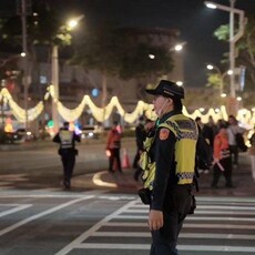 耶誕城首日開城亮燈 新北警智慧交通守護萬人