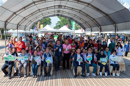 全國南區環境教育成果展 拍賣再生家具萬元得標
