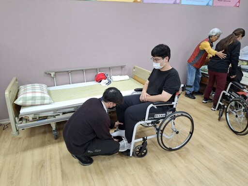 減輕長照家庭負擔 中市勞工局培訓照顧服務員 即日起受理報名