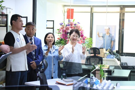 立委盧縣一中部聯合服務處揭牌 盧市長肯定:攜手為族人與市民創造幸福台中