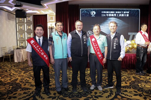 全國總工會模範勞工表揚大會 鄭照新感謝拚經濟共創幸福台中