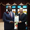 聖克里斯多福及尼維斯大使贈書台中綠美圖 黃副市長：在世界閱讀日促進國際文化交流