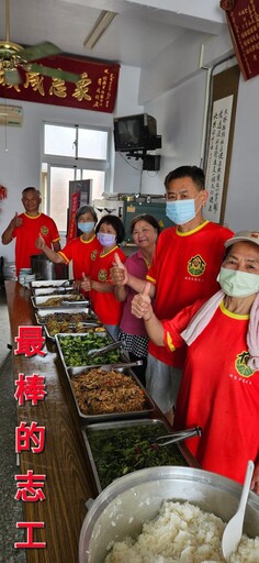 服裝走秀 閃亮登場 排路社區閃耀時尚