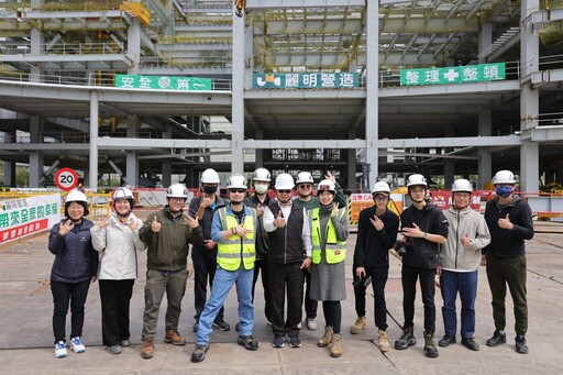 塔吊作業眉角多! 中市勞工局攜手網紅「超認真少年」宣導塔吊安全