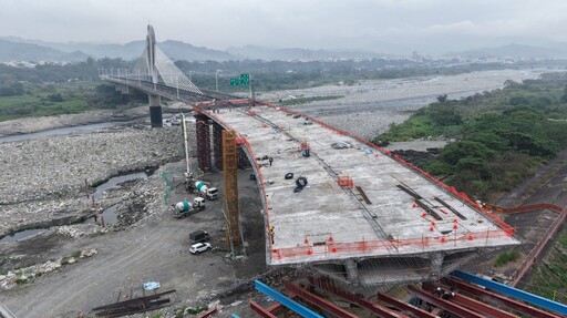 在地居民感動見證歷史時刻! 東豐快速道路第3、4標成功「接合」