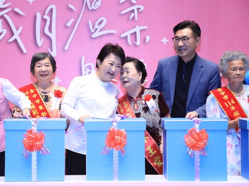 母親節最美合影! 盧市長與百位模範母親有約 感謝「超人媽媽們」守護家庭