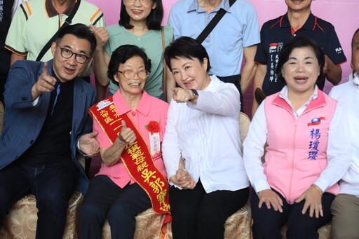 母親節最美合影! 盧市長與百位模範母親有約 感謝「超人媽媽們」守護家庭