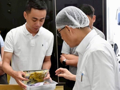 讓世界看見台中軟「食」力! 經發局長走訪酸菜魚食品廠 肯定青年創業力