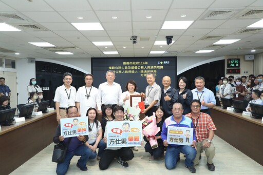嘉義市表揚模範及績優公務人員 黃敏惠期許同仁跨域整合帶動城市再造