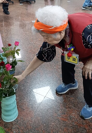 顧病人如親疼母親入心 聖功醫院傳遞溫柔力量