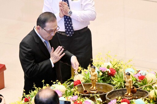 侯友宜至法鼓山禮佛、浴佛 分享「三大願力」盼國泰民安