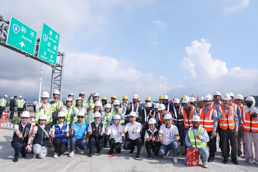 兌現對市民承諾!東豐快「鯉魚脊背橋」接合 盧市長:東勢石岡段明年通車、縫合山城交通命脈