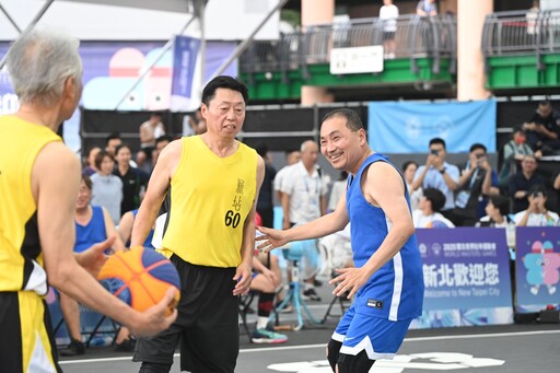 世壯運燃起熱血 侯友宜與50年警光戰友合體 對決3對3籃球75歲組冠軍神駒隊